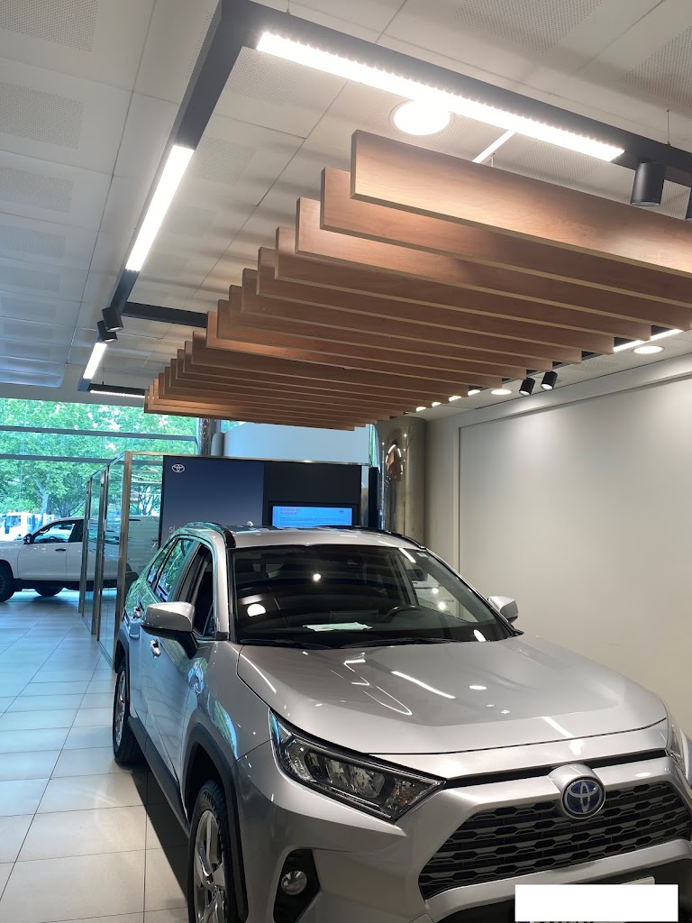 Concesionario Oficial TOYOTA - Anoia Automocio — Interior