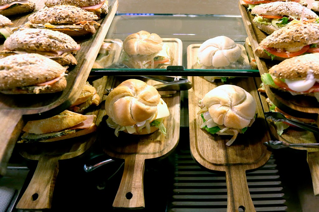 Cafeteria Rodas Pamplona — Comida y bebida