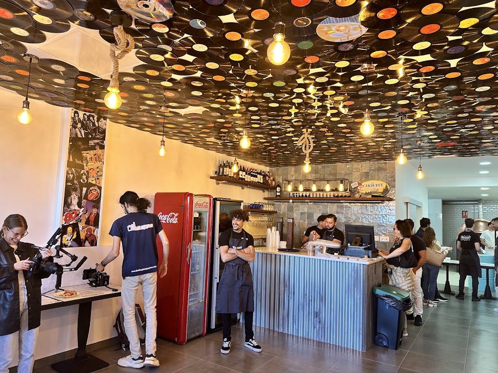 Manamme Pizzeria — Ambiente