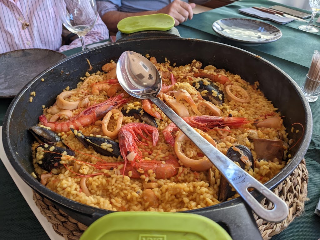 Taberna El Paje — Comida y bebida