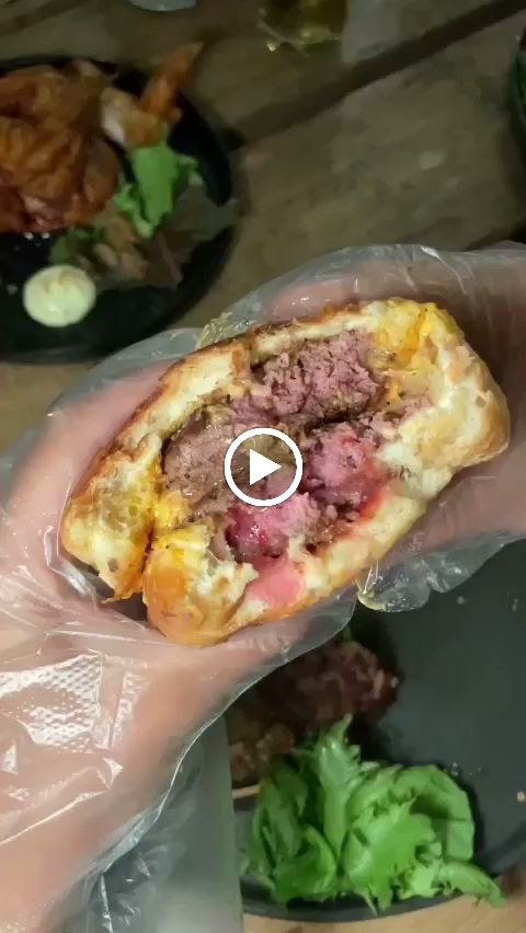 Guyra burger蓋拉澳式漢堡 《台南美食、宵夜、漢堡、調酒、啤酒》 的照片
