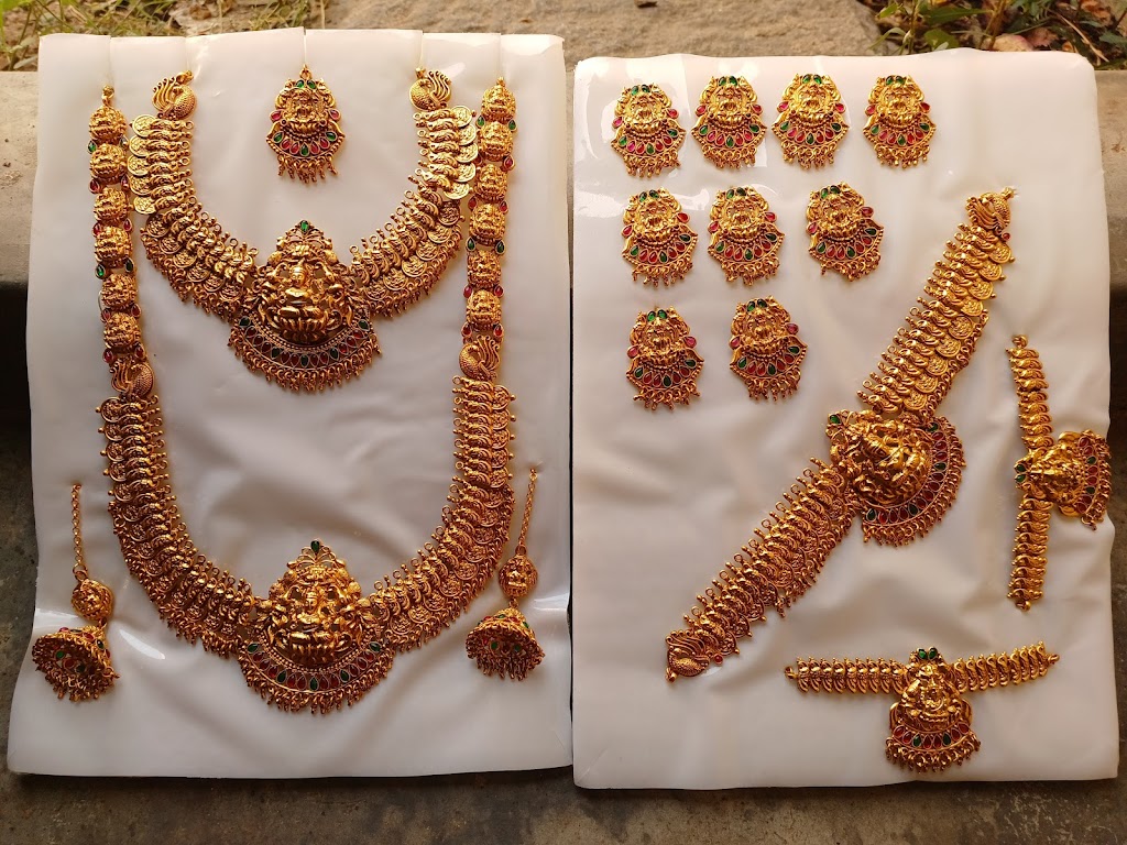 Classic Style Beautician