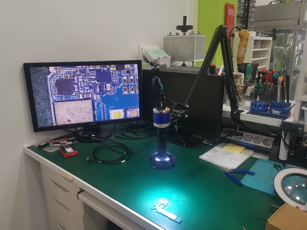Phones Lab — Interior