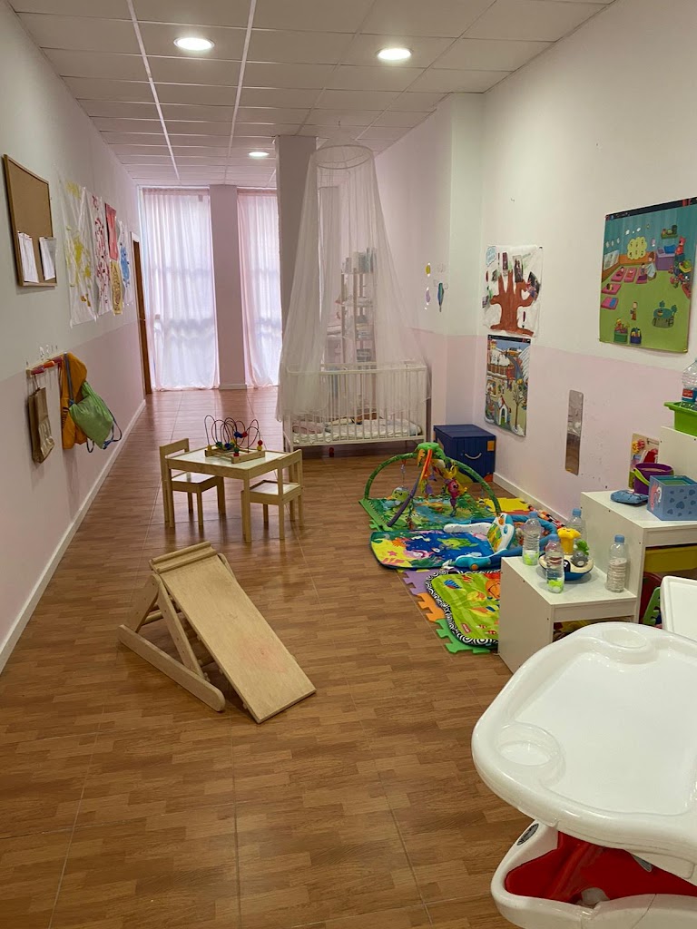 ESCUELA INFANTIL UN MON MENUT