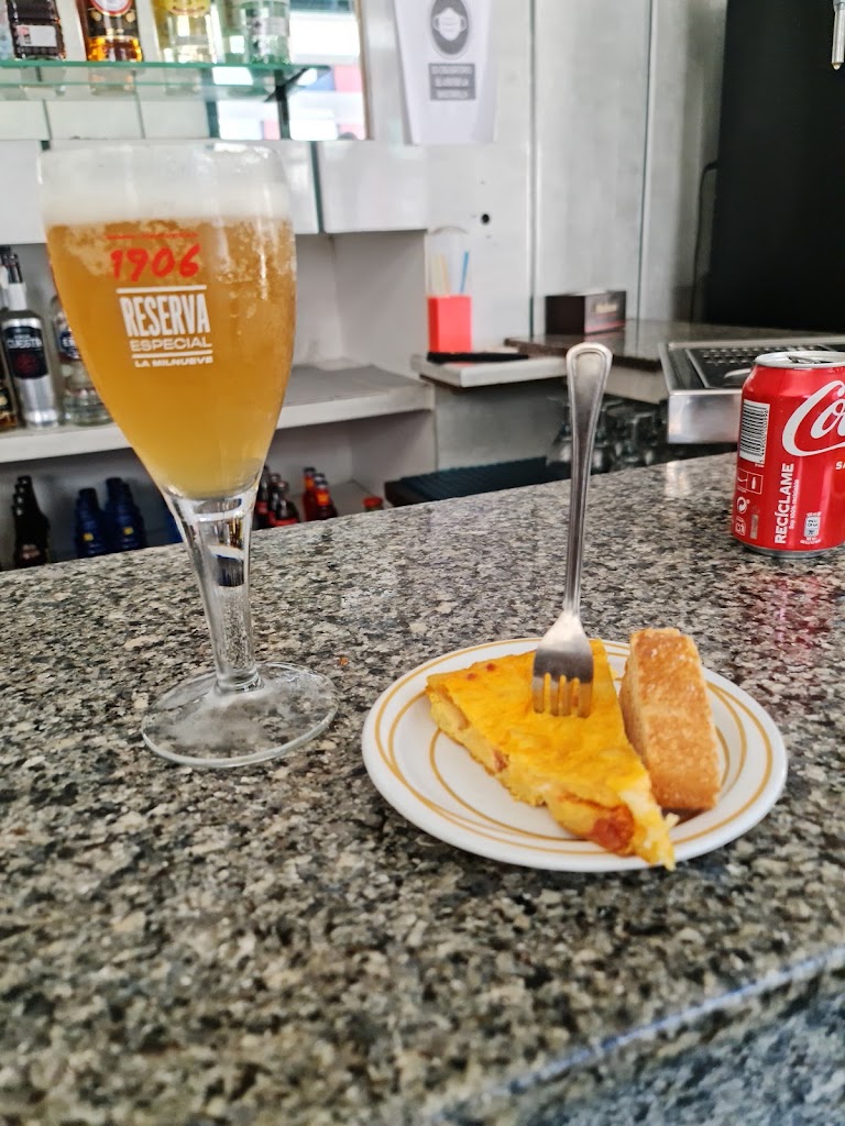 Cafe Bar La Rubia — Comida y bebida