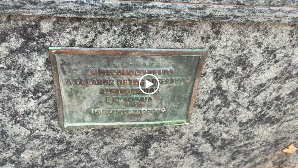 Monumento a los artesanos alpargateros de Zubia — Videos