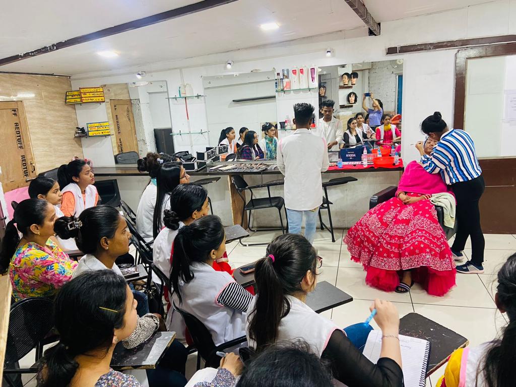 Ibi Beauty Institute Best Beauty Academy In Jalandhar Nail Academy In Jalandhar