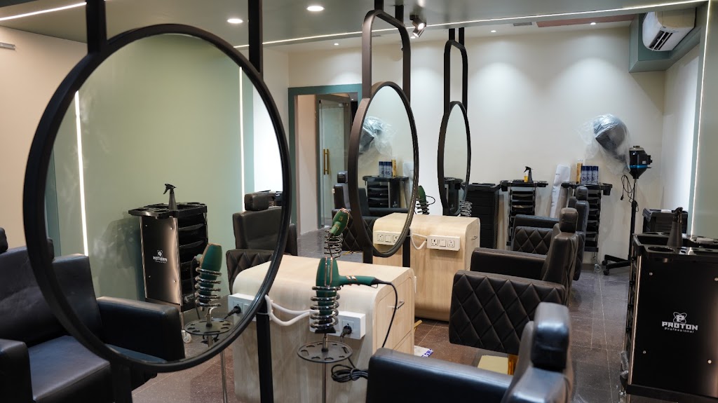 Shaheen Unisex Professional Salon Makeover Studio
