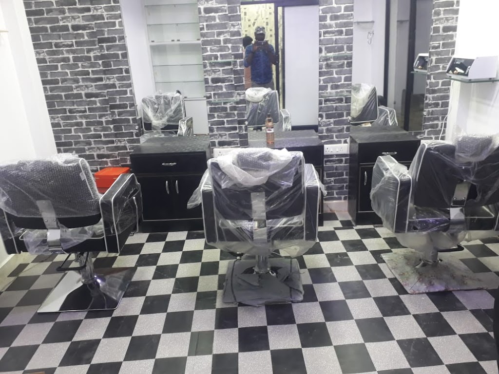 Black No White Mens Beauty Parlour