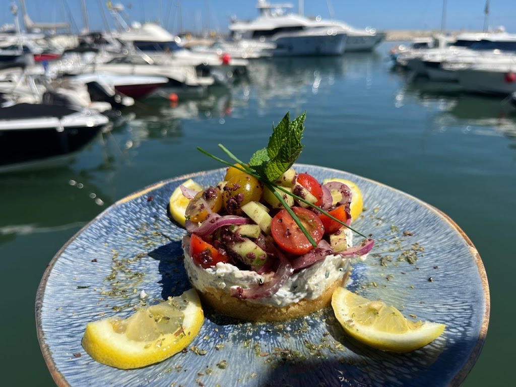 El Greek del Puerto — Comida y bebida