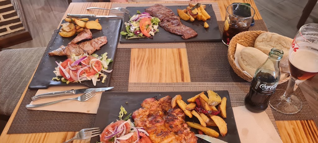 Restaurante Parrilla El Carnivoro — Comida y bebida