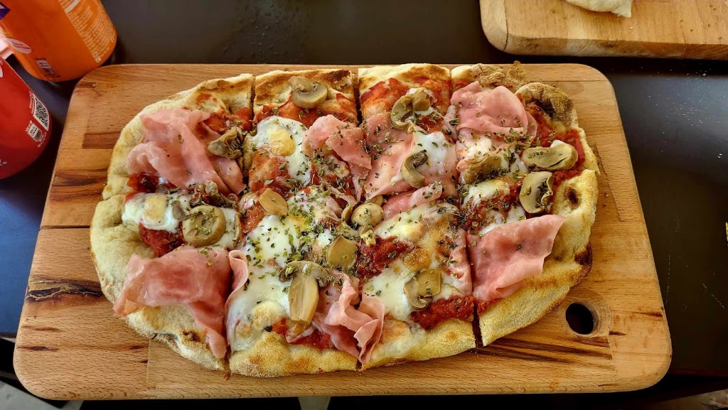 No pasa nada cocktail bar — Pizza
