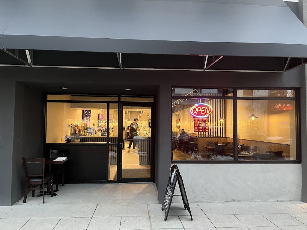 La Vela Pizzeria in Kelowna