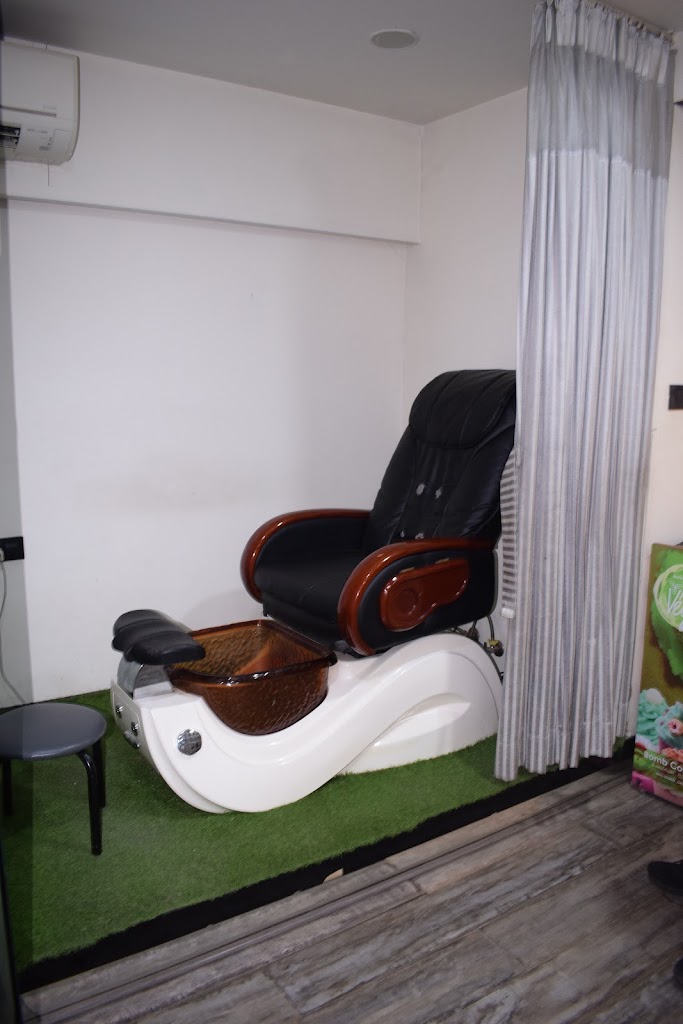 New Look Best Salon In Vapi Makeup Artist In Vapi