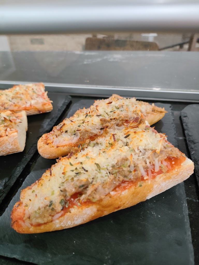 Taperia A Tu Gusto — Comida y bebida