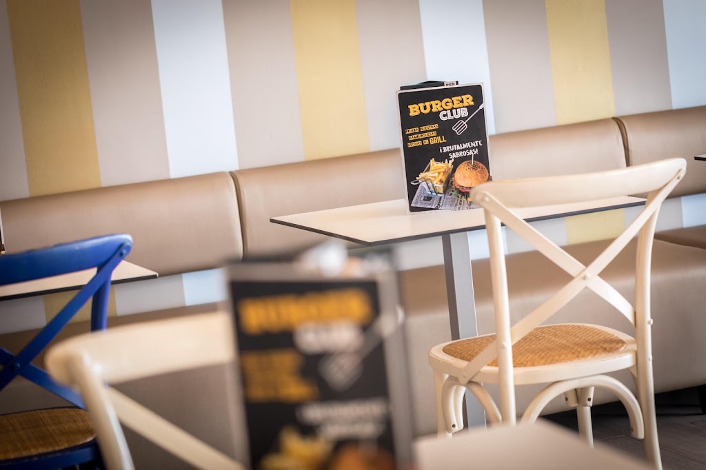 Simpatia & Friends Gastrobar by htopgroup — Ambiente