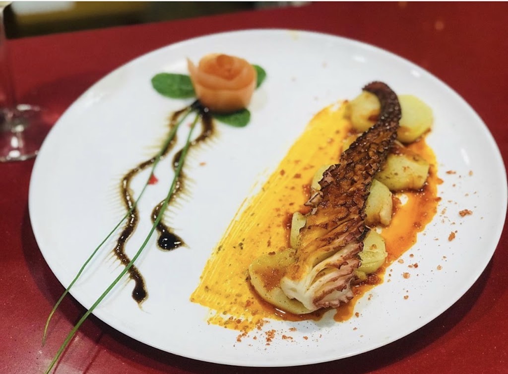 Bar Aqi Tapas. — Comida y bebida