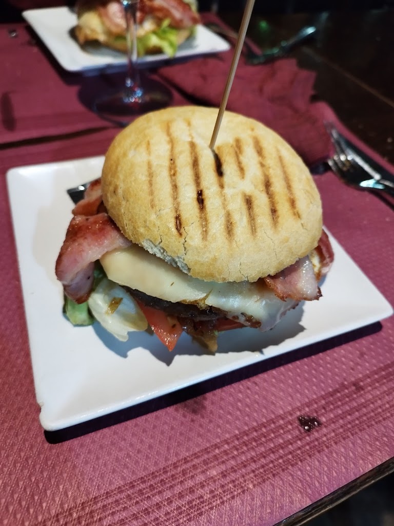 Hanigan's Irish Tavern — Comida y bebida