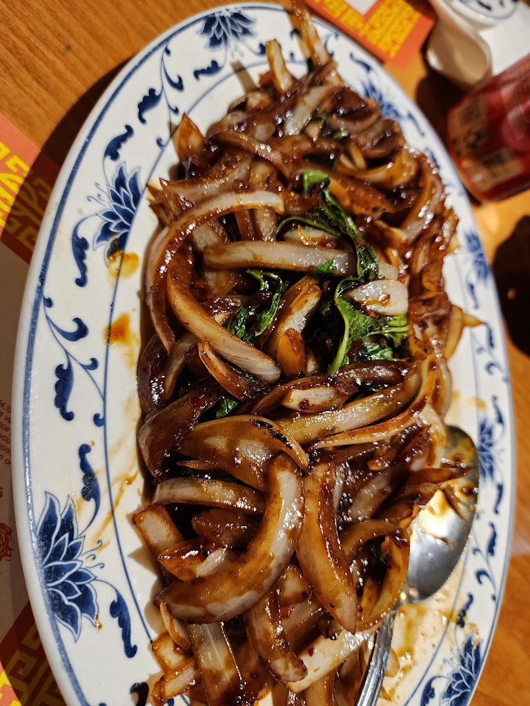 Young Chow Cafe Chinese and Thai Restaurant