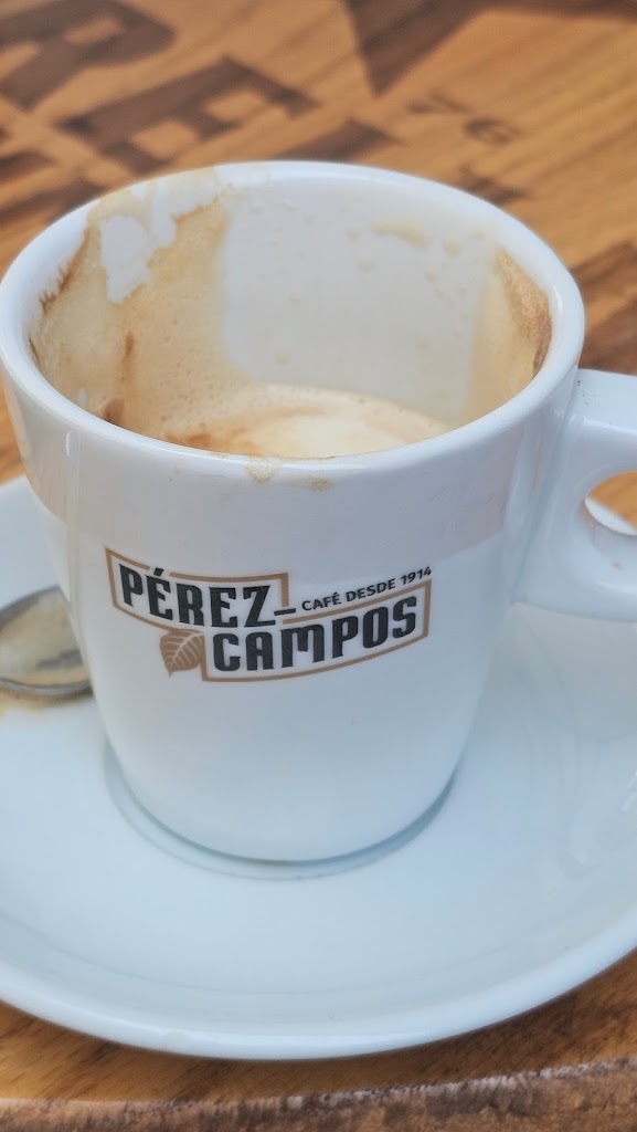 Cafeteria Bar Tati — Comida y bebida