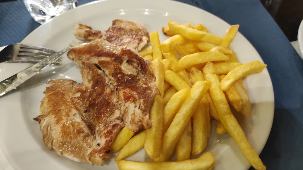 RESTAURANT PETIT PAU PREMIA DE MAR — Comida y bebida