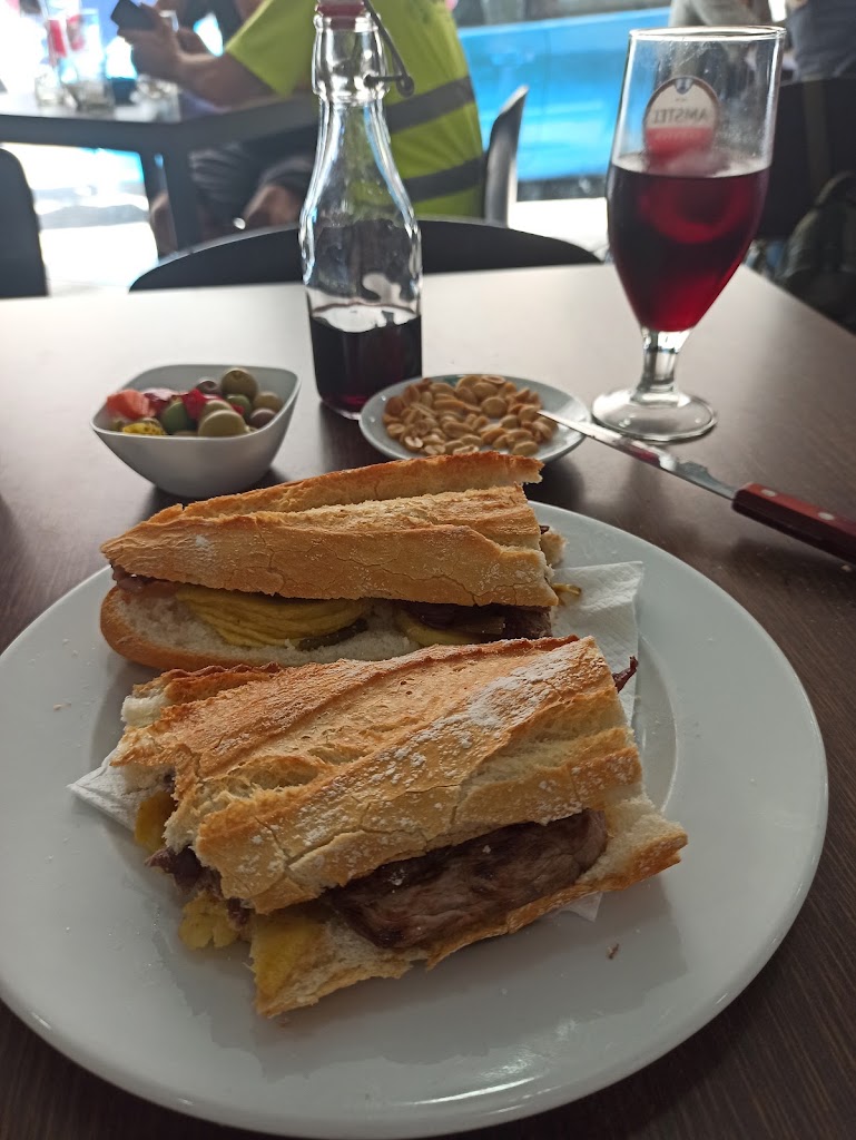 BAR CAFETERIA LAS MORENAS. — Baguette