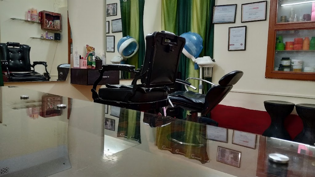 Arshi Ladies Beauty Parlour And Make Up Studio