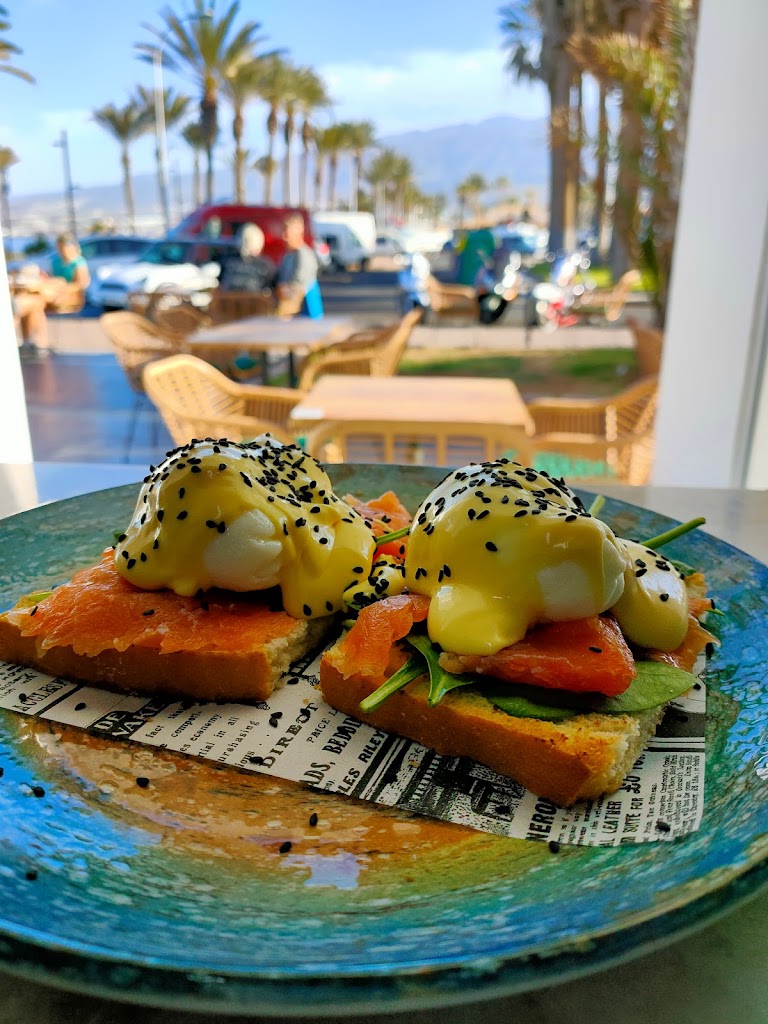 Metropolis Cafe — Comida y bebida