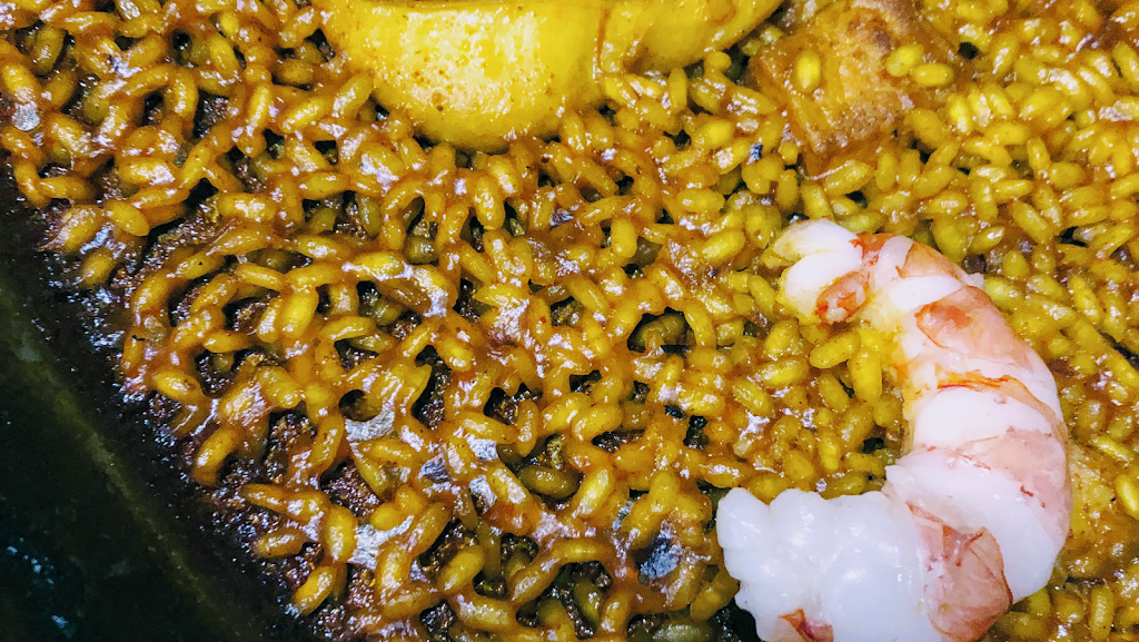 El Rebost Restaurant — Comida y bebida