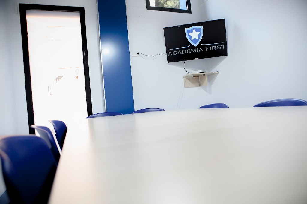 Academia First | Academia de ingles Motril