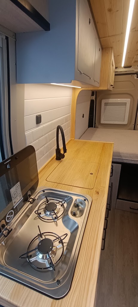 SouthCoast Camper taller de camperizacion de furgonetas en Cadiz — Interior