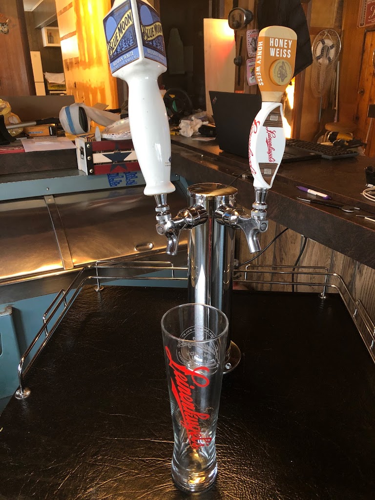  Robinson Lake Resort & Bar