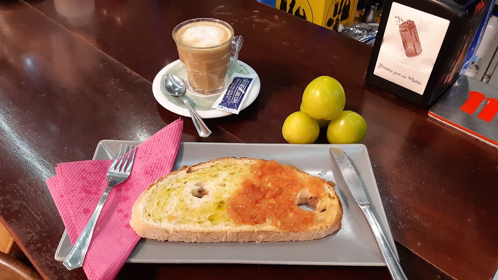 CAFE -BAR J&B 15 — Comida y bebida