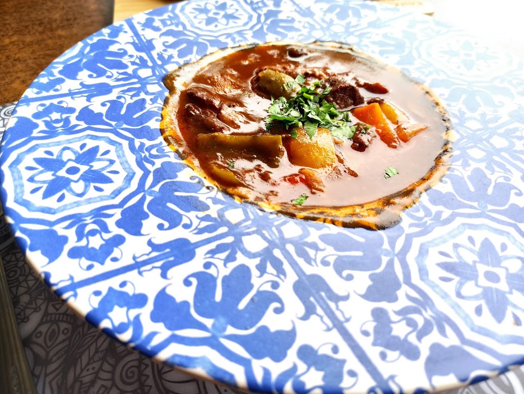 Safari Lounge — Comida y bebida