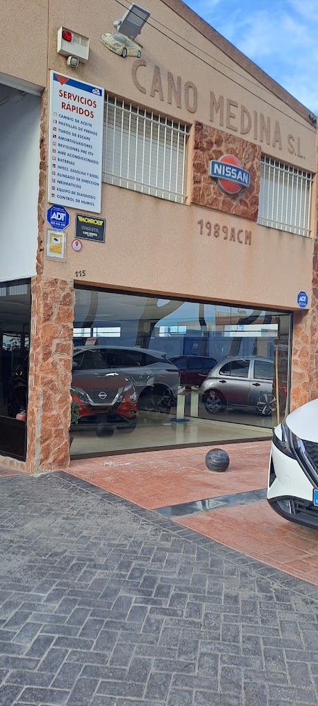Talleres Cano Medina - Nissan — Exterior