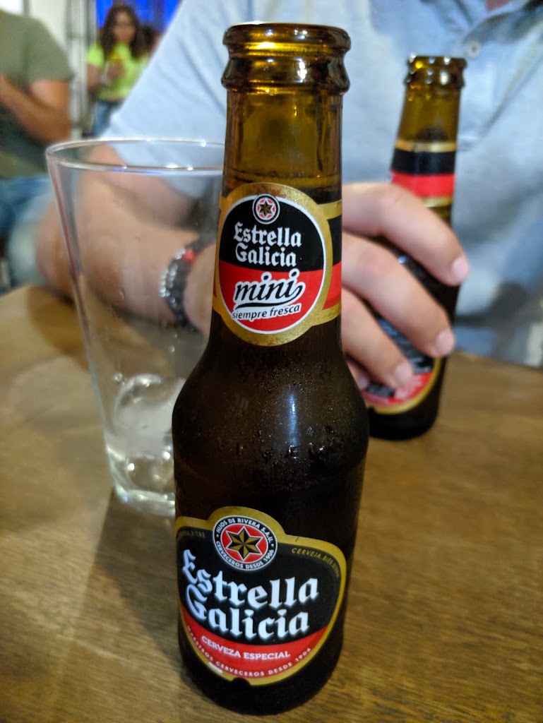 Pub Kheops — Comida y bebida