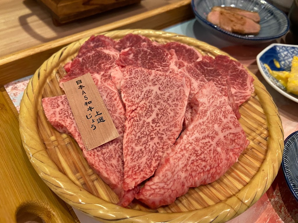 東港強 和牛 燒肉 定食 的照片