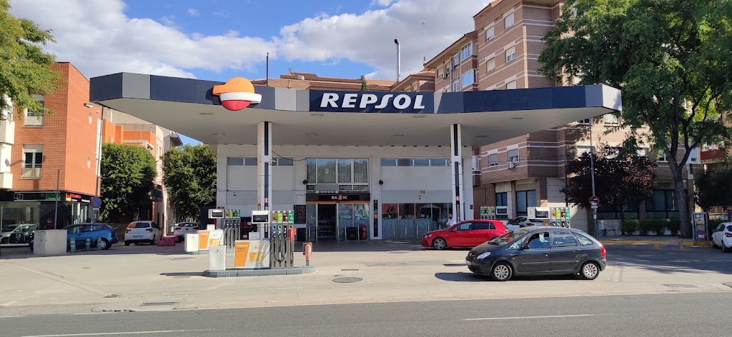 Estacion de Servicio Repsol — Exterior