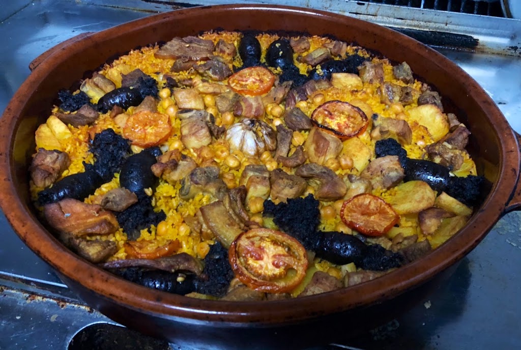 Bar Paqui. — Comida y bebida