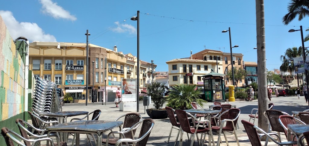 El Pollo Dorado  Asador y comidas caseras. Benalmadena. — Ambiente