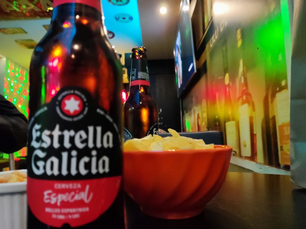 Cafe Pub Sold Out — Comida y bebida
