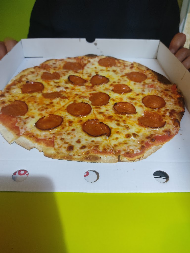 Pizzeria Los Alpes — Comida y bebida