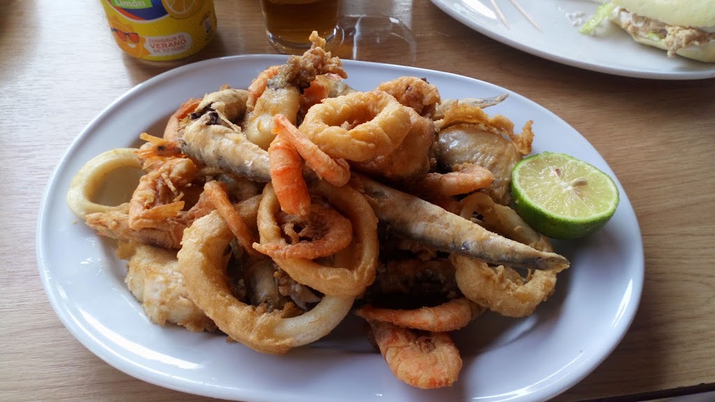 Restaurante A Estribor Beach — Comida y bebida