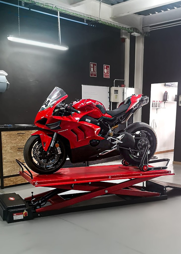 Emrider taller de motos (Servicio Tecnico Oficial Ohlins) — Motocicleta