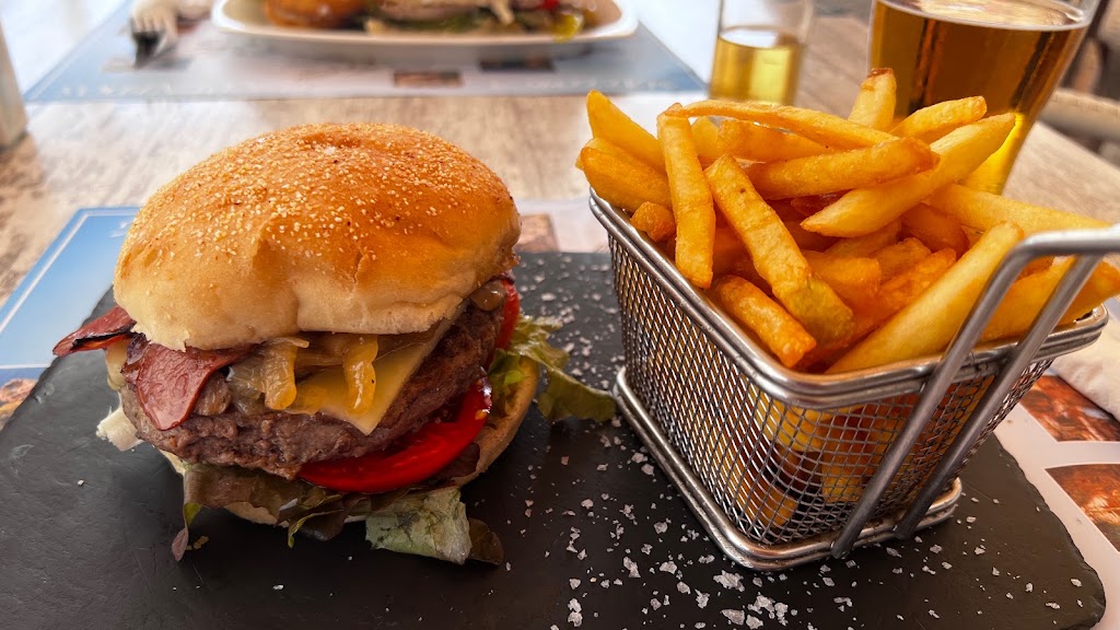 Restaurante La Maina — Comida y bebida
