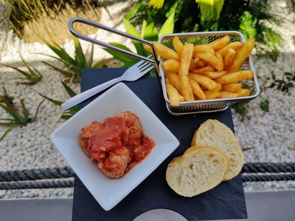 Bar OUT of BOUNDS — Comida y bebida
