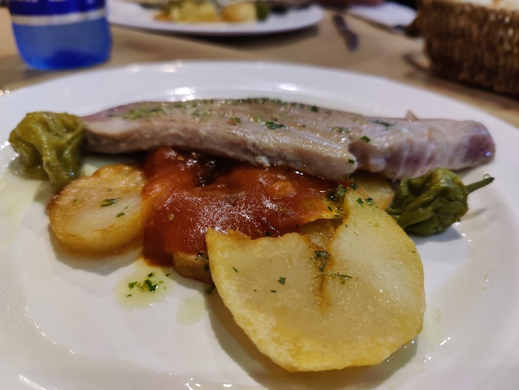 Restaurante El Corredero. — Comida y bebida