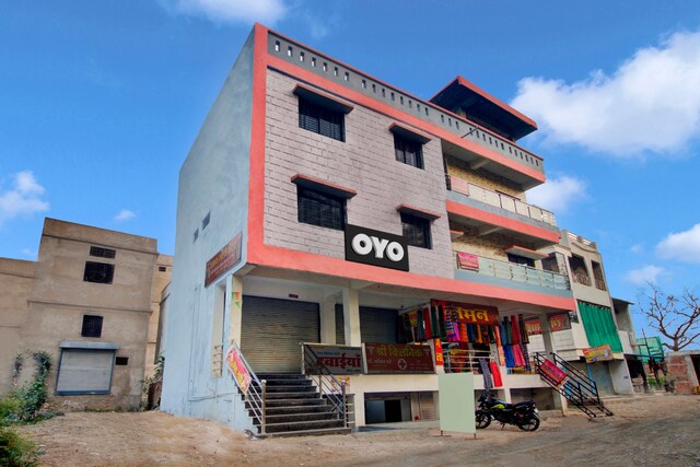 Oyo Flagship 81034 Vishranti Lodge