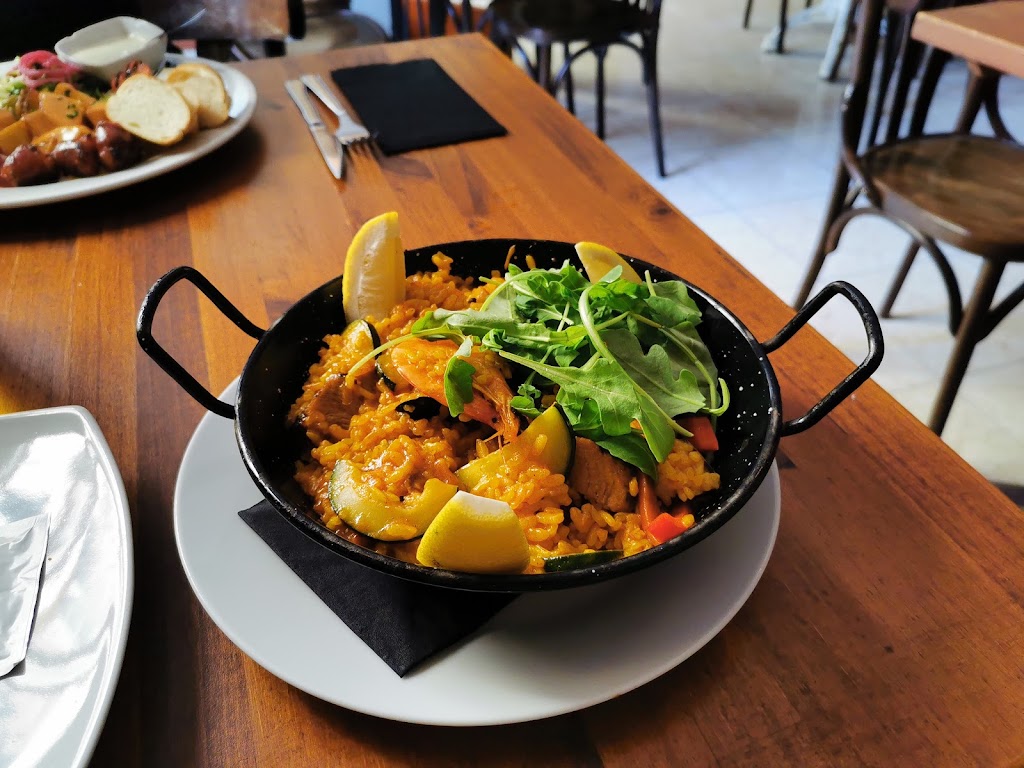 Bistro Plaza — Comida y bebida
