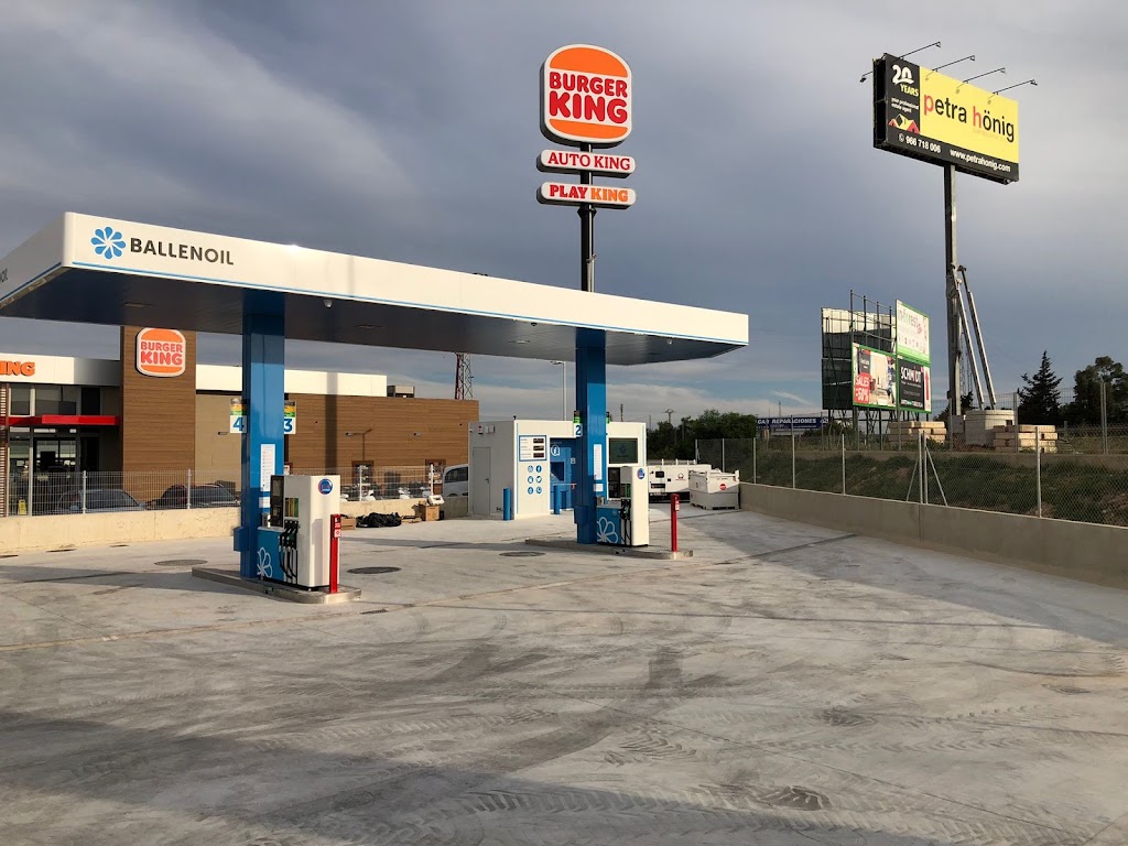 Ballenoil Los Rojales — Exterior